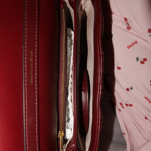 Elegant Burgundy Quilted Bag - Picture 8 of 9